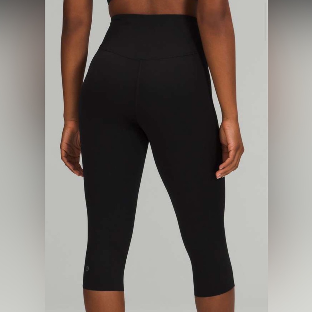 Like new! Lululemon Base Pace HR Crop 17” size 20 women’s black legging.